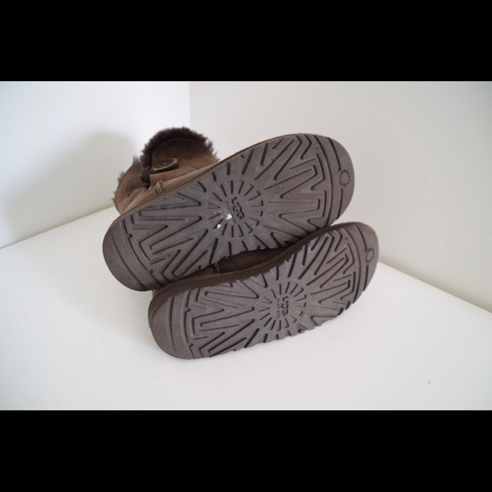 UGG Bailey Button - Picture 3 of 8
